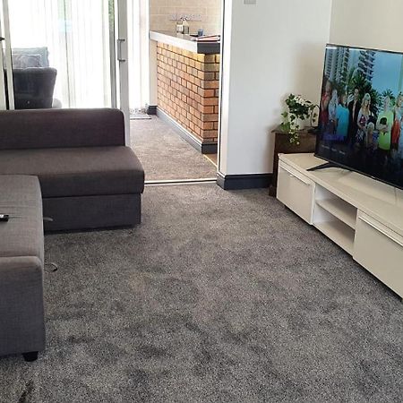 Green Haven Villa: Spacious 4BR Retreat with Hot Tub & Garden Kidlington Exterior photo