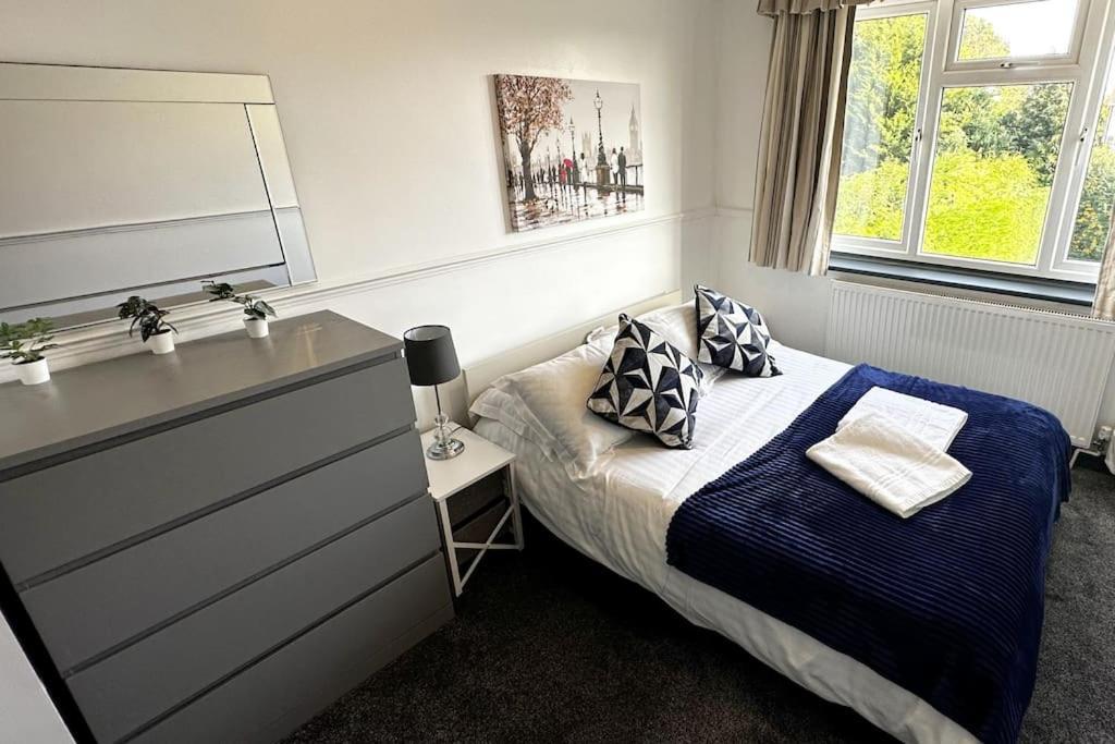 Green Haven Villa: Spacious 4BR Retreat with Hot Tub & Garden Kidlington Exterior photo