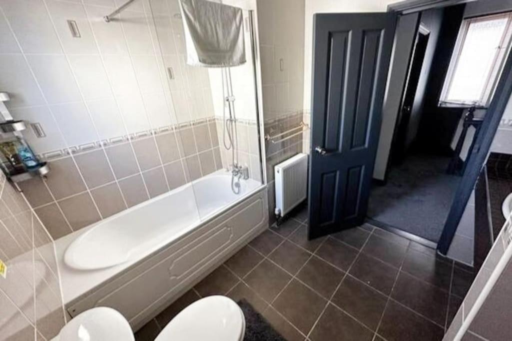 Green Haven Villa: Spacious 4BR Retreat with Hot Tub & Garden Kidlington Exterior photo