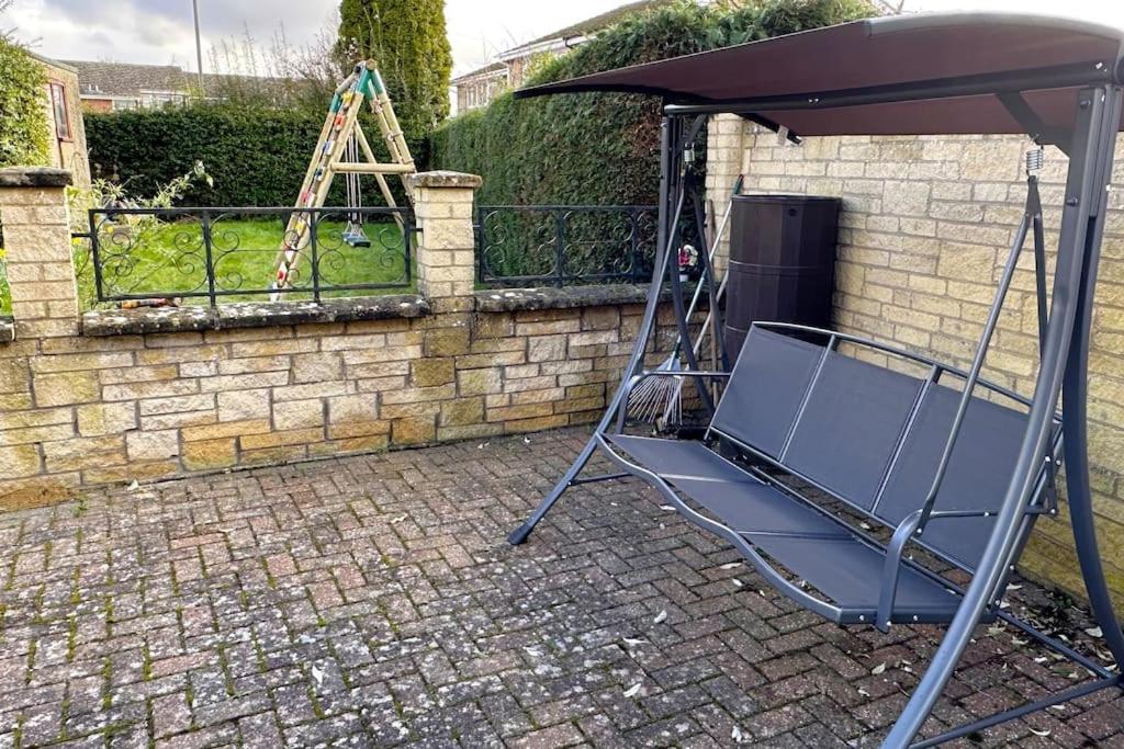 Green Haven Villa: Spacious 4BR Retreat with Hot Tub & Garden Kidlington Exterior photo