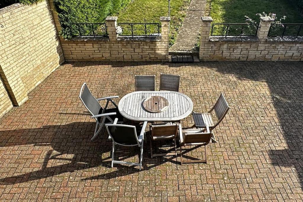 Green Haven Villa: Spacious 4BR Retreat with Hot Tub & Garden Kidlington Exterior photo